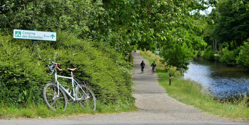 Au bord du canal d'Ille-et-Rance à vélo