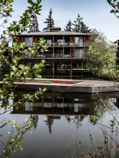 Le Domaine de Cicé-Blossac, labellisé clef verte, est un hôtel resort, golf et restaurant 4 étoiles au bord de l'eau