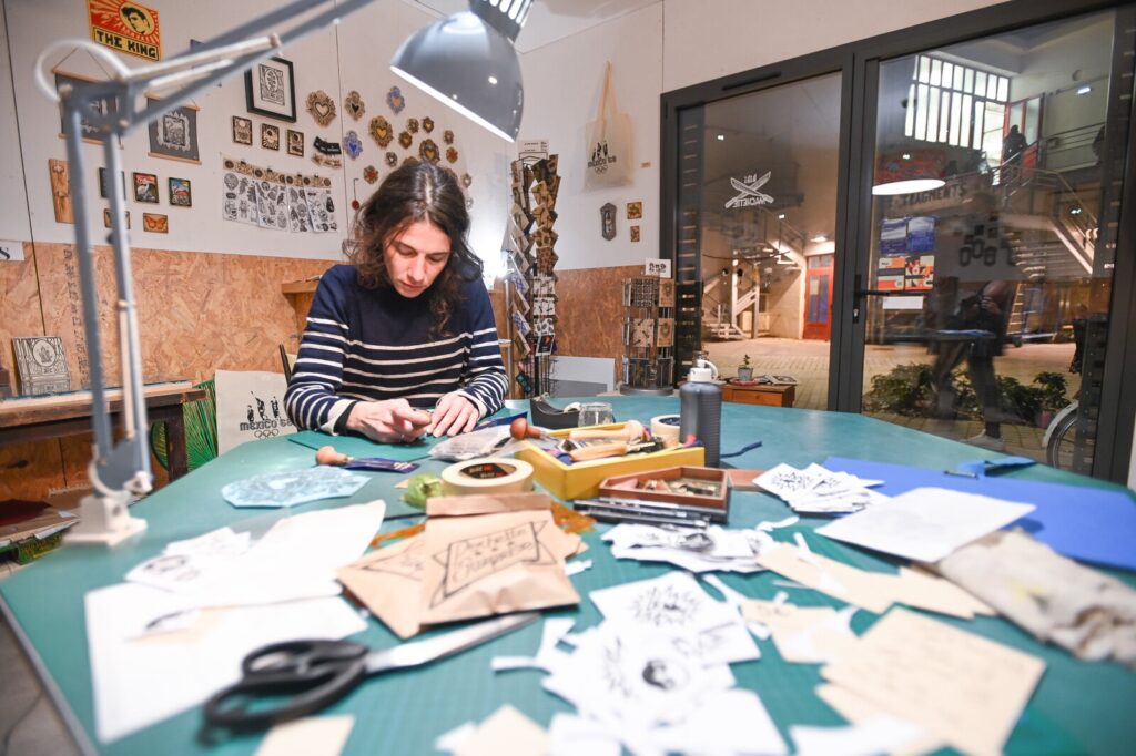 Vue de l'intérieur d'un atelier du mur habité à Rennes en Bretagne