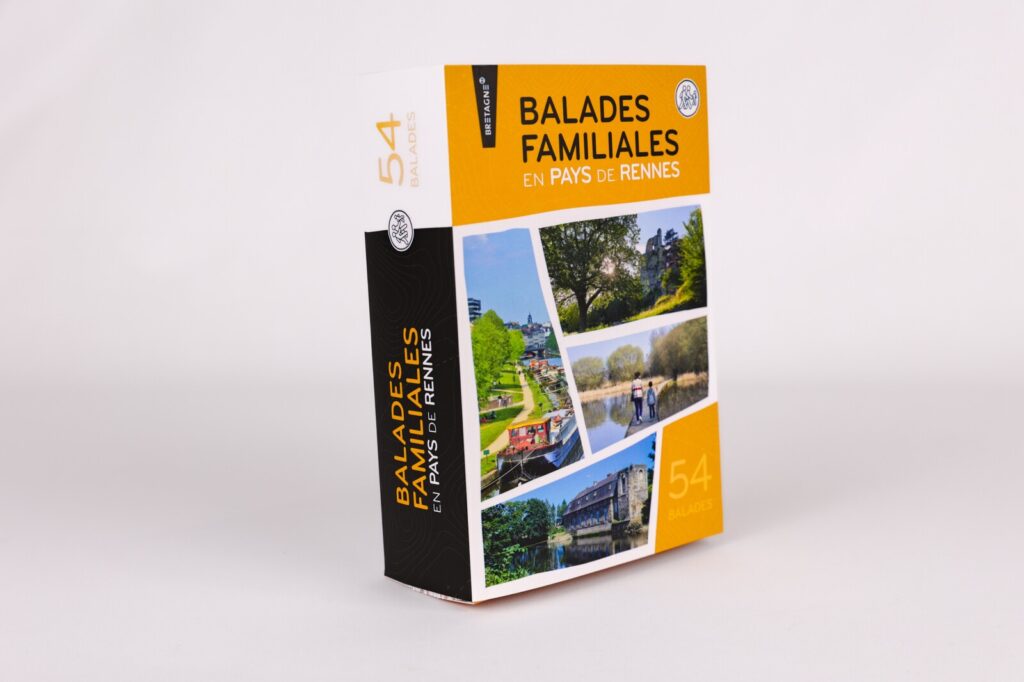 Guide de randonnées familiales en vente à la boutique de l'Office de tourisme