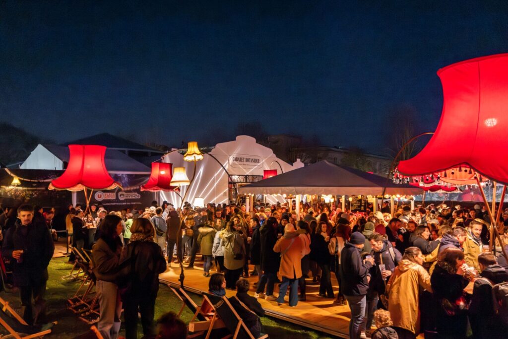 Ambiance nocturne au Festival Mythos 2025