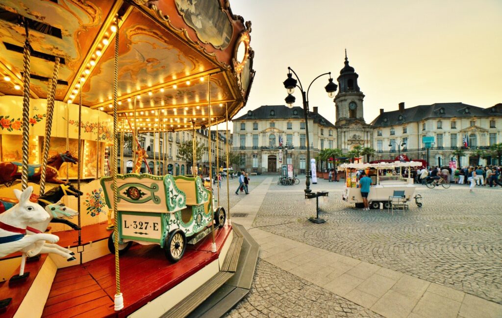 marchand de glaces ambulant place de la mairie à côté du manège