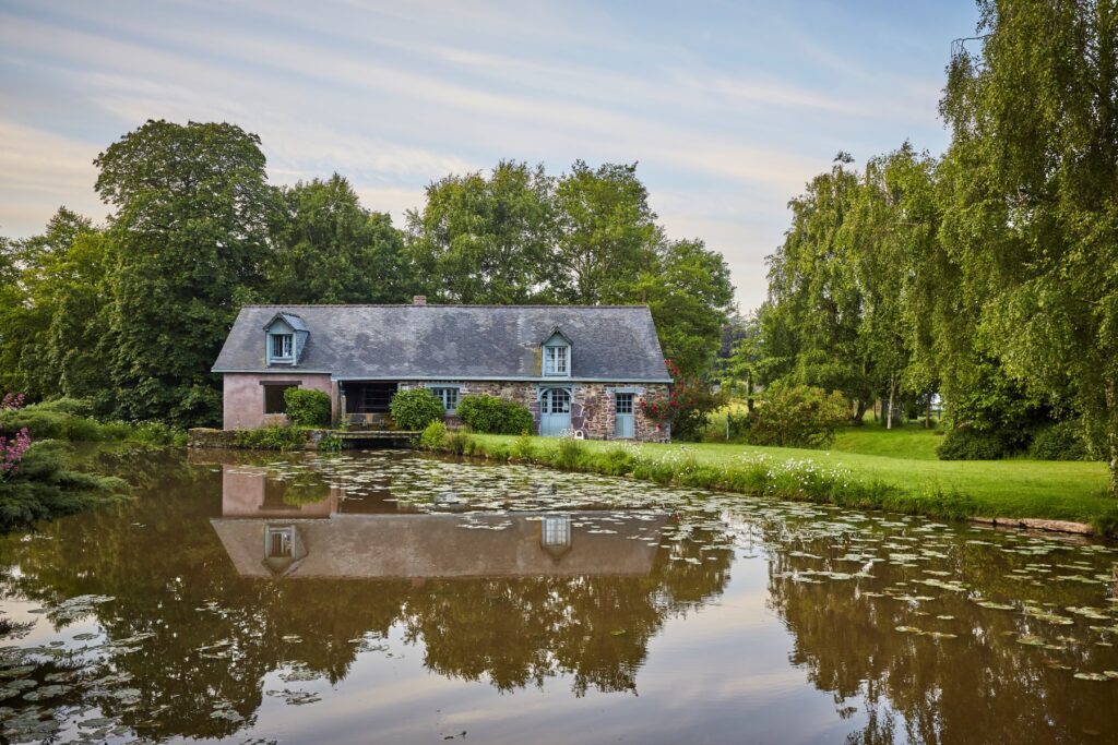 Manoir au bord de l'eau