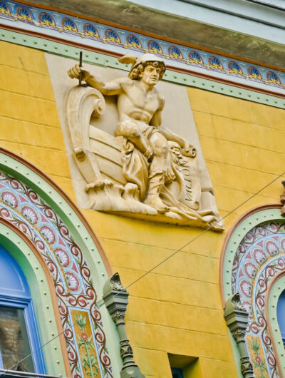 Statue de Mercure en haut de l'immeuble Valton