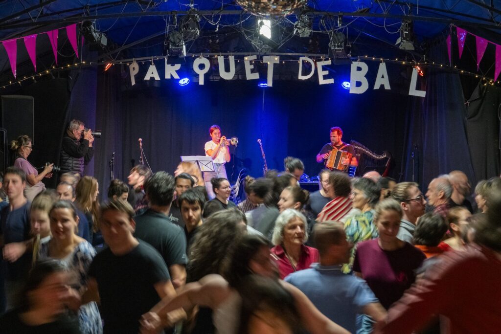 Fest-noz au Parquet de bal à Rennes, dans le cadre du festival Yaouank.