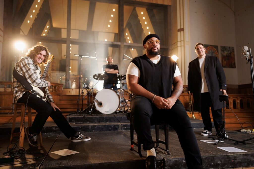 JaRon Marshall et son groupe sur scène