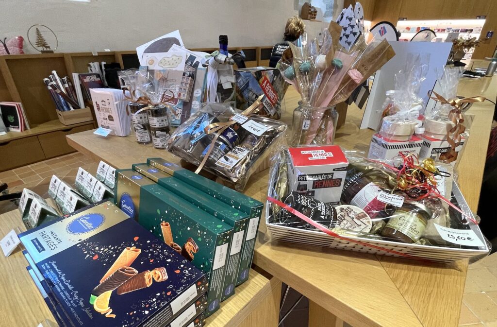 Cadeaux de Noël à la boutique de l'Office de tourisme de Rennes