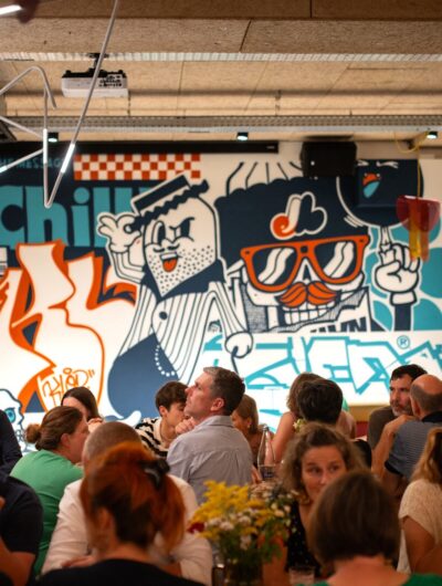 Vue de l'intérieur du Bloom Pop Brew Pub pendant un festival culinaire
