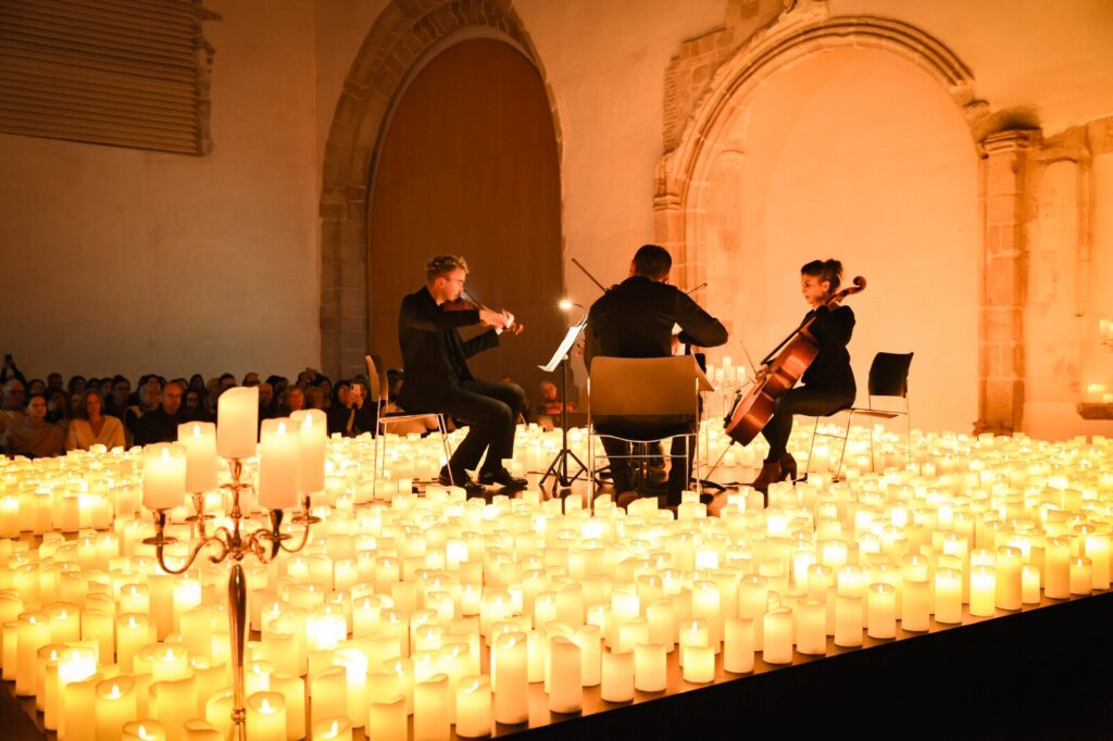 Concert Candlelight Les 4 saisons de Vivaldi & Abba instrumental dans la nef du Couvent des Jacobins.