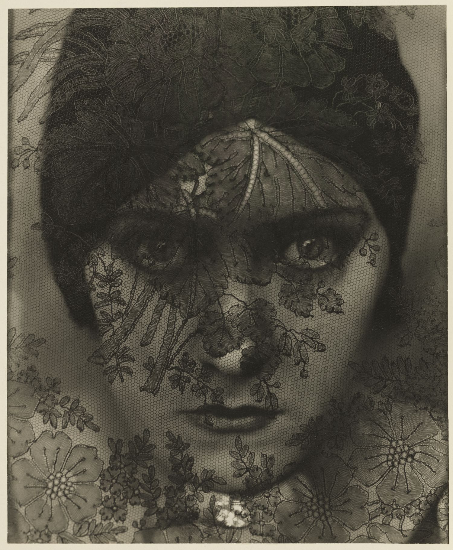 Edward Steichen (1879 - 1973) Gloria Swanson, New York 1924 Pinault Collection © The estate of Edward Steichen / Adagp, Paris, 2025