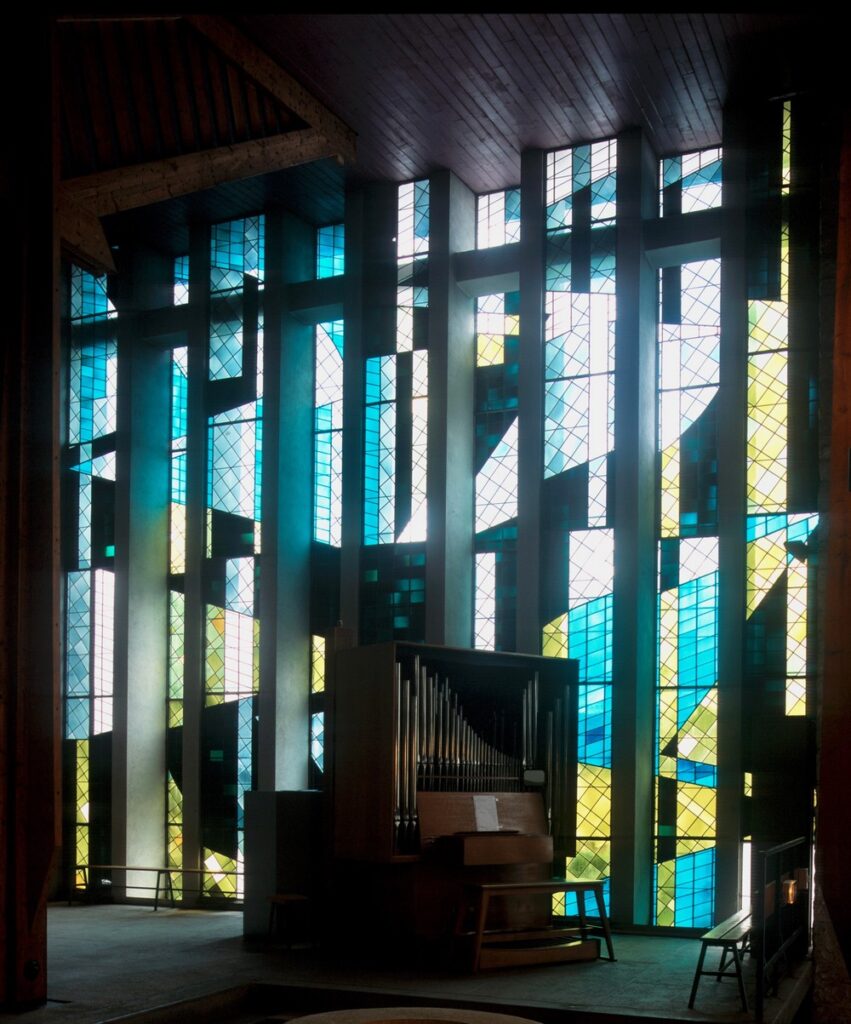 eglise-st-yves-vitrail-choeur-baptistere-Rennes- Arret sur le patrimoine 2020