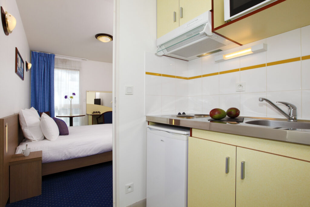 Chambre et cuisine de l'Appart' City Classic Rennes Beauregard
