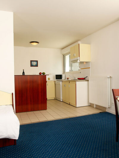 Chambre et cuisine de l'Appart' City Classic Rennes Beauregard