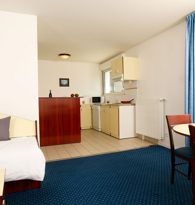 Chambre et cuisine de l'Appart' City Classic Rennes Beauregard