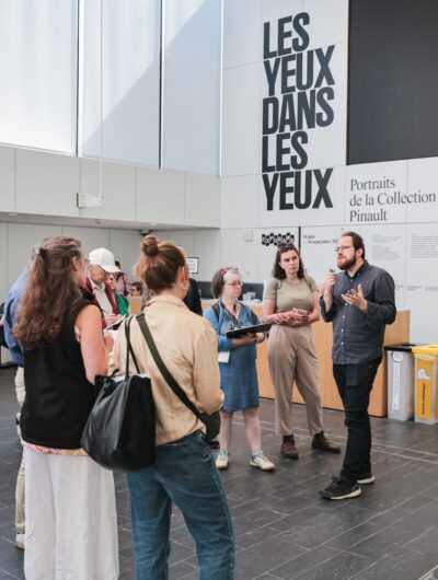 Visite guidée de l'exposition "les yeux dans les yeux" avec le commissaire d'exposition Jean-Marie Gallais