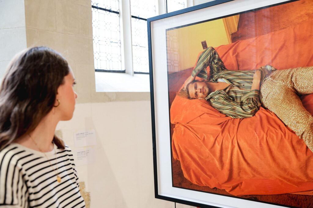 Installation de l'exposition  Les Yeux dans les yeux Collection Pinault au Couvent des Jacobins.