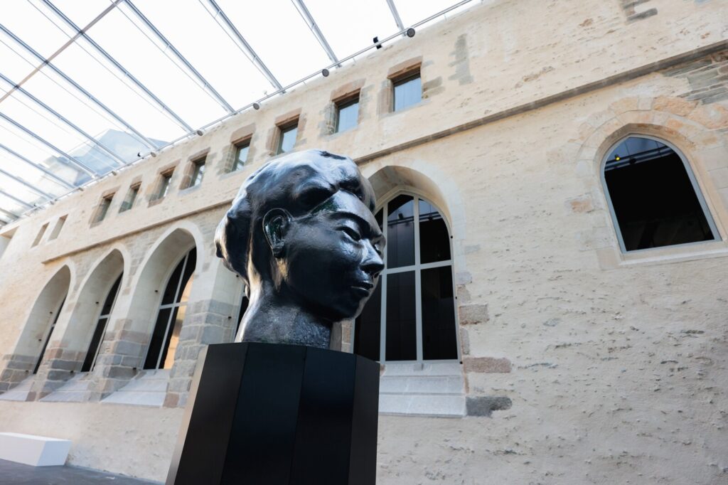 Vues de l''exposition les yeux dans les yeux au Couvent des Jacobins de Rennes en Bretagne