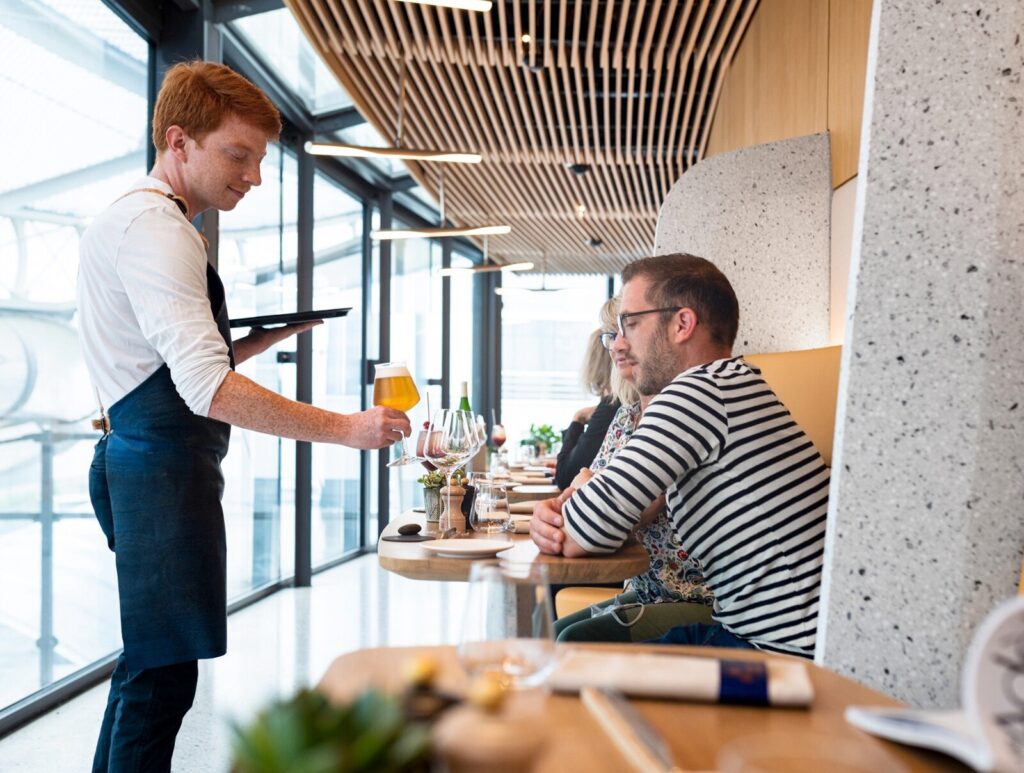 Le Restaurant Paris-Brest by Christian Le Squer situé dans la gare de Rennes est ouvert tous les jours.