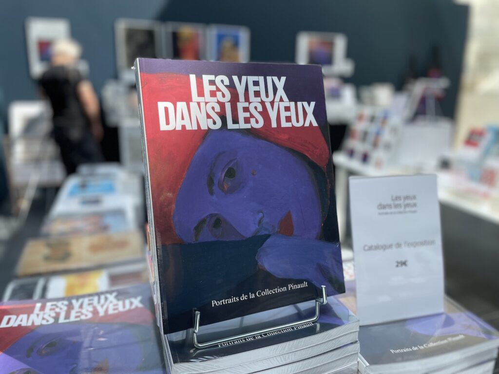 Catalogue de l'exposition "les yeux dans les yeux" en vente au Couvent des Jacobins dans la boutique.