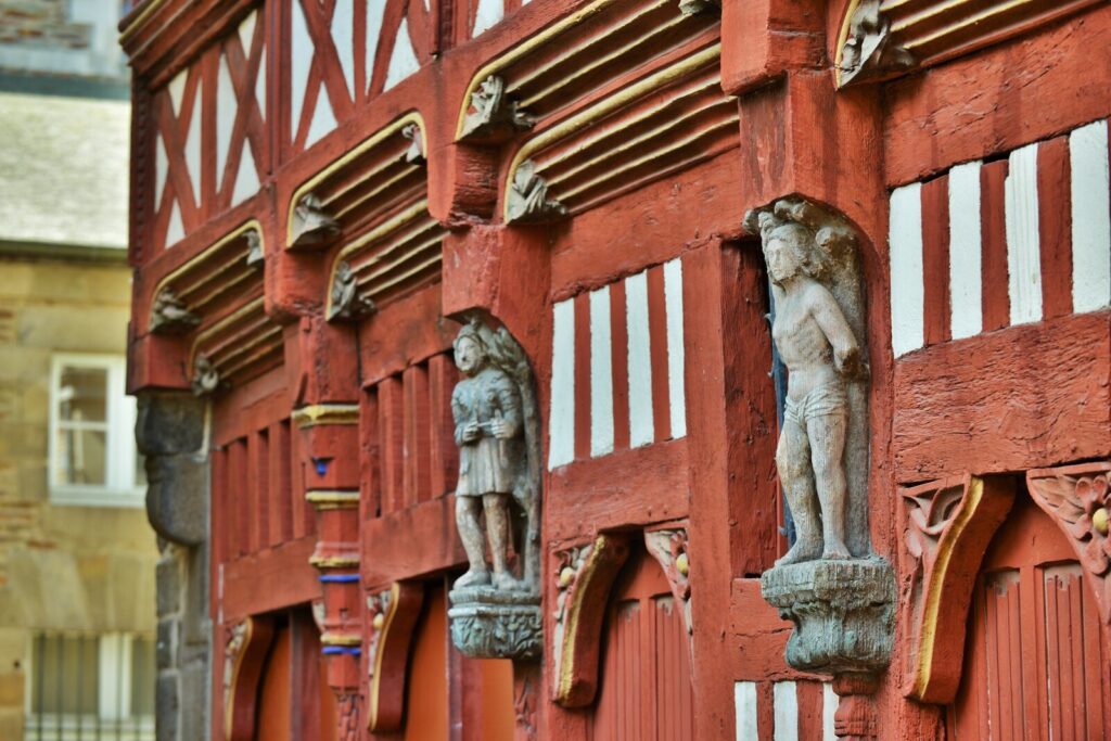 Détails d'une façade de maisons à pans de bois à Rennes