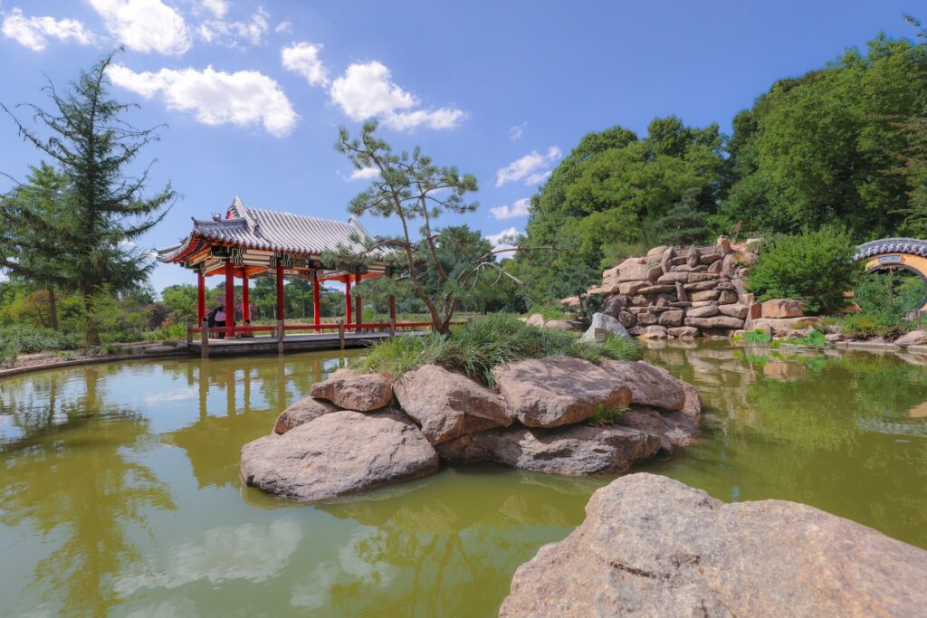 Jardin de Jinan. Jardin Chinois au coeur du parc de Maurepas.