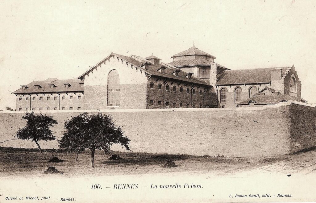 Carte postale de la prison Jacques Cartier lors de son ouverture en 1903