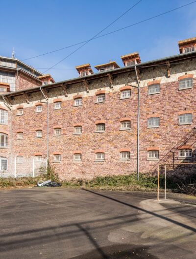 Vue du bâtiment de la prison Jacques Cartier à Rennes, construite en 1903