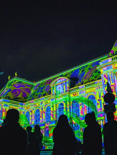 Projections monumentales sur le Parlement de Bretagne à Rennes pendant l'été