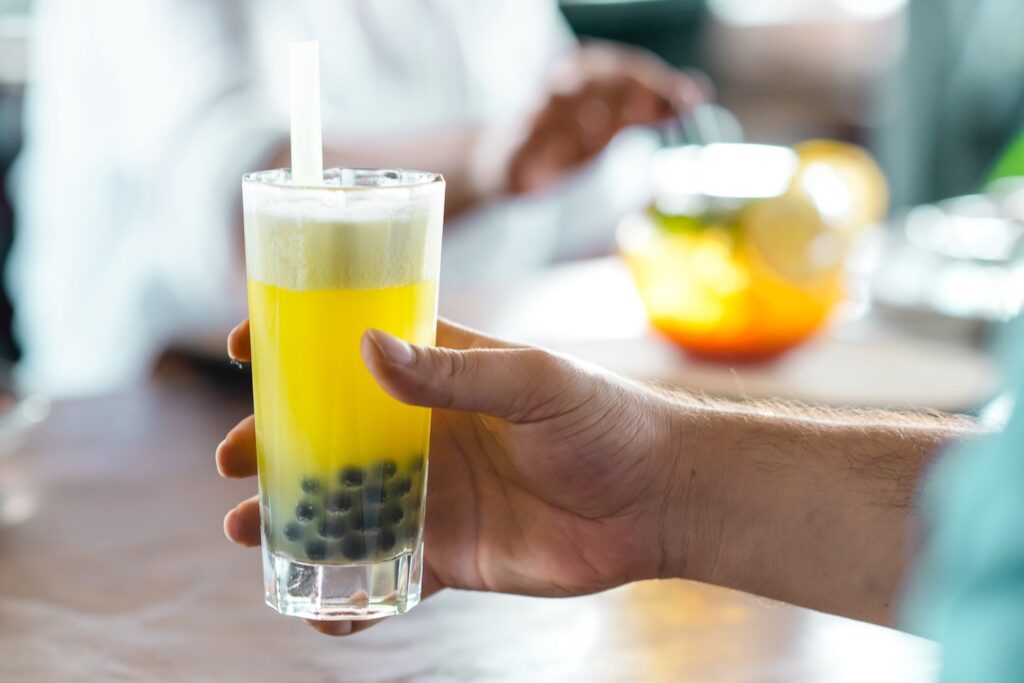 Le bubble tea, un thé aux perles de tapioca très apprécié des adolescents