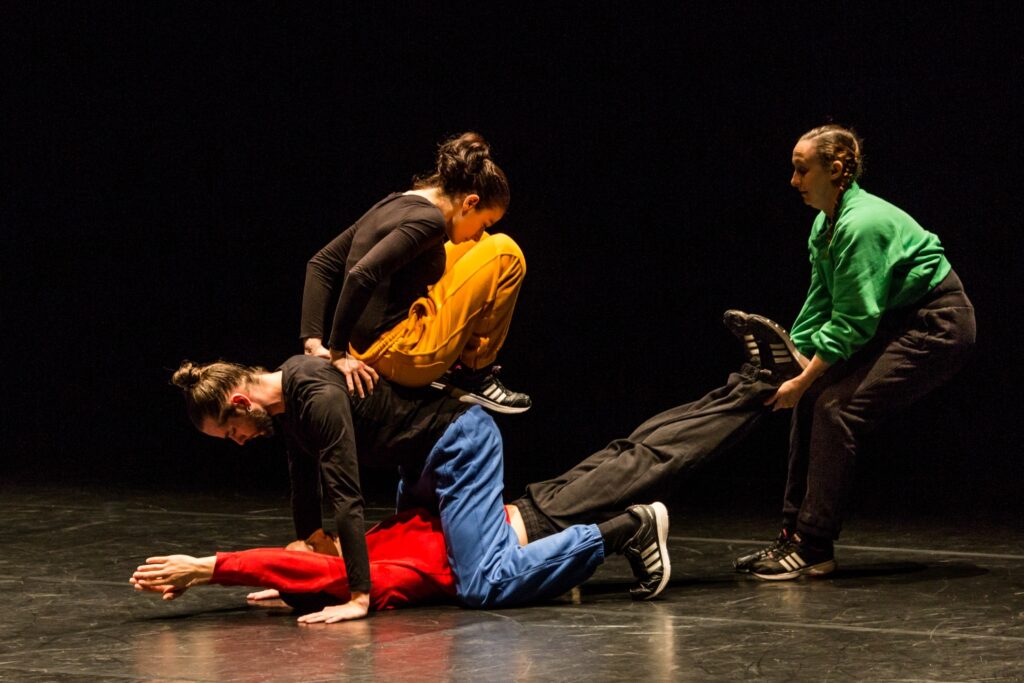 Artistes sur le scène du Triangle