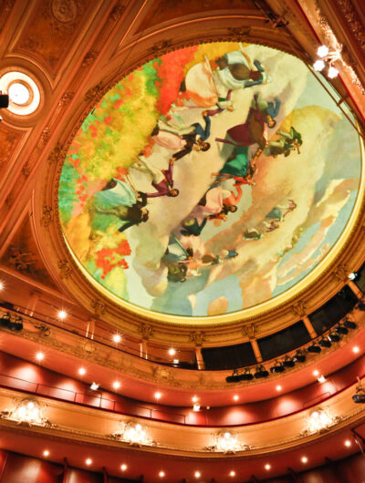 Vue du plafond de l'opéra de Rennes