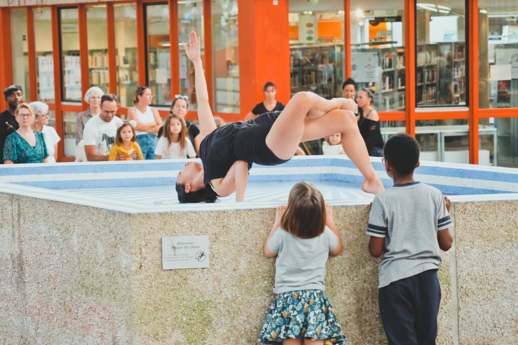 Artiste sur la scène du Triangle