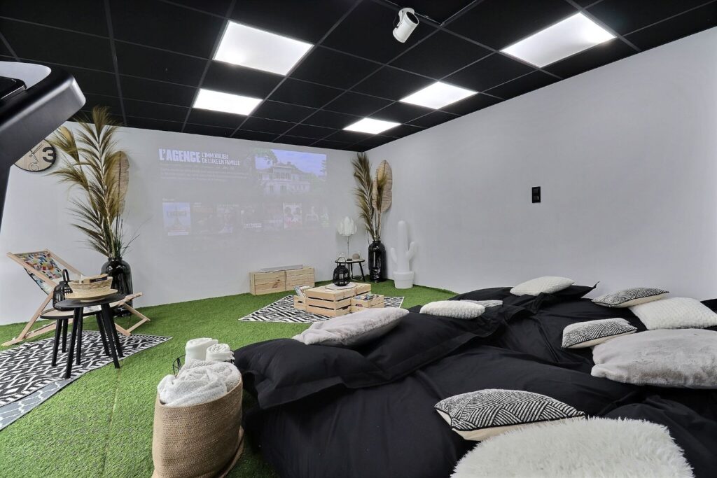 Salle de cinéma de la Villa Short Cravate