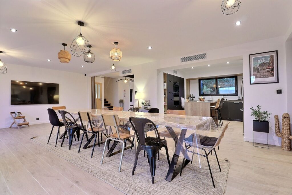 Salle à manger de la Villa Short Cravate