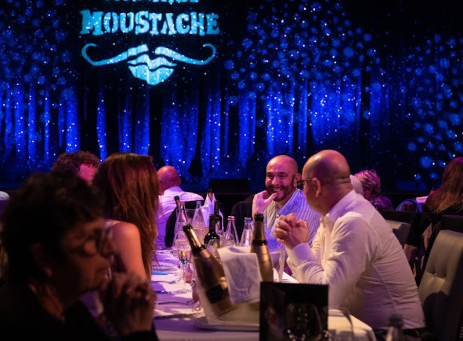 Cabaret Moustache - Revue Essentiel
