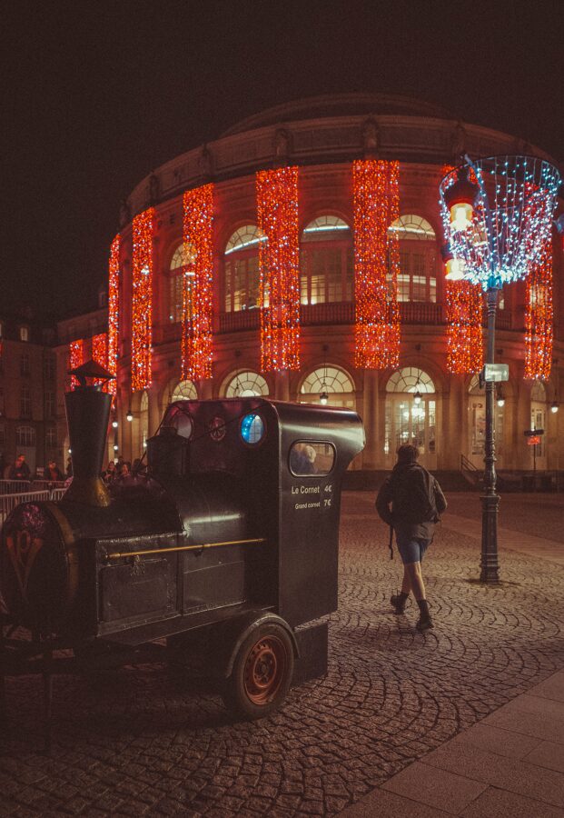 devanture-opéra-illuminations-place-de-la-mairie