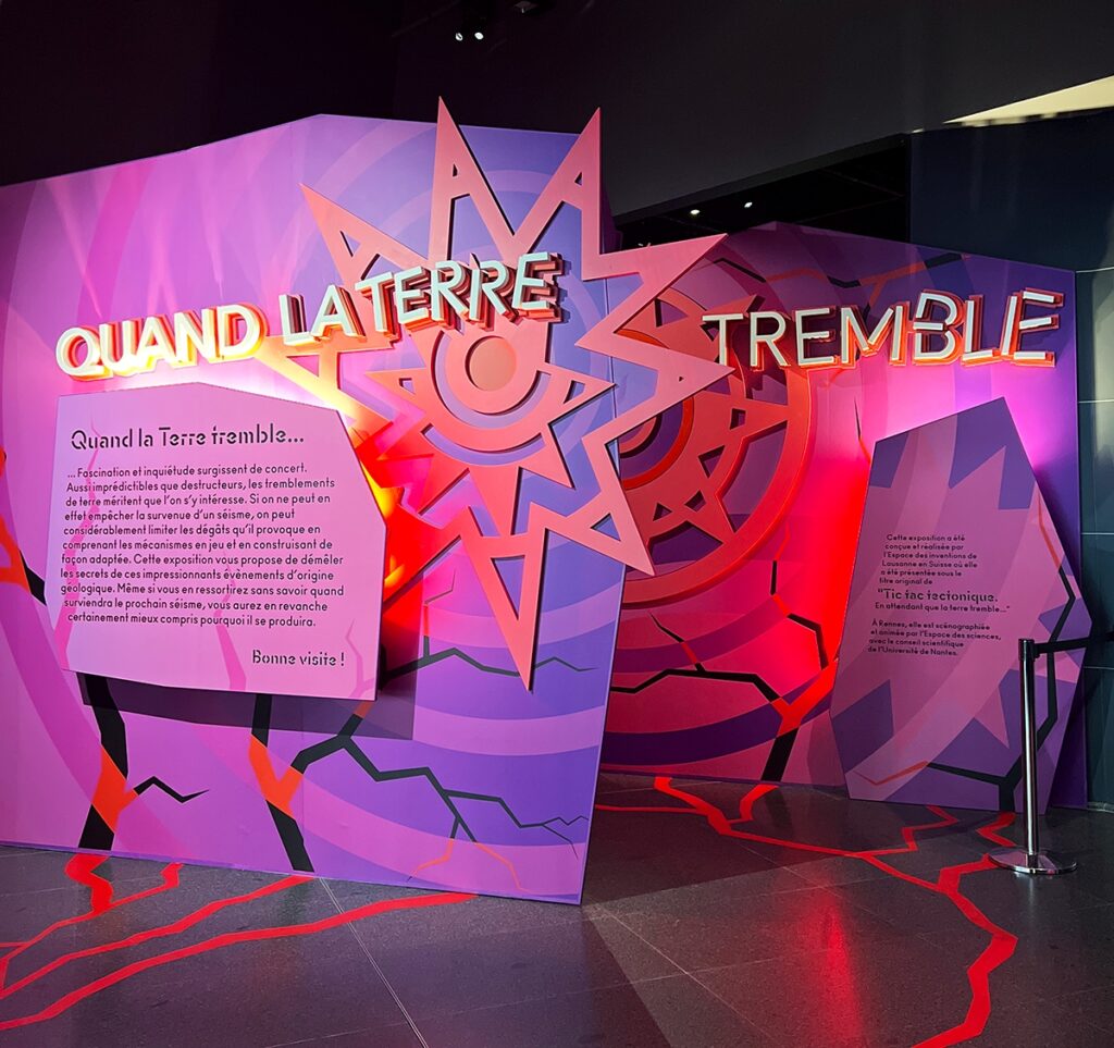 Entrée de l'exposition « Quand la Terre tremble » à l'Espace des Sciences de Rennes