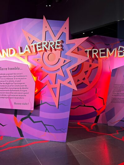 Entrée de l'exposition « Quand la Terre tremble » à l'Espace des Sciences de Rennes
