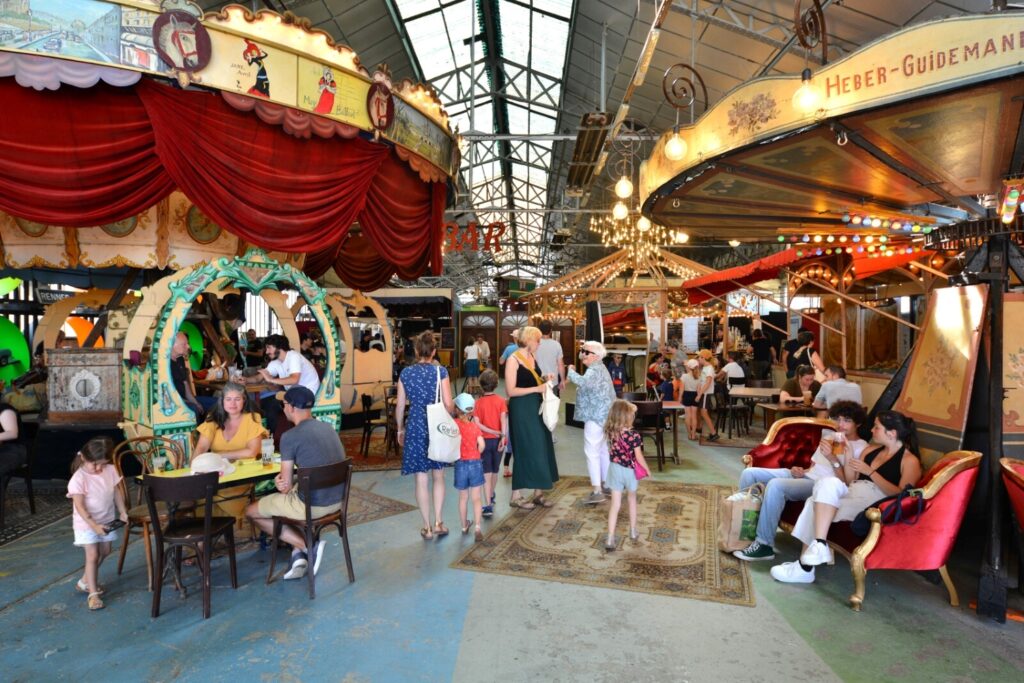 Public dans les allées du Grand Huit