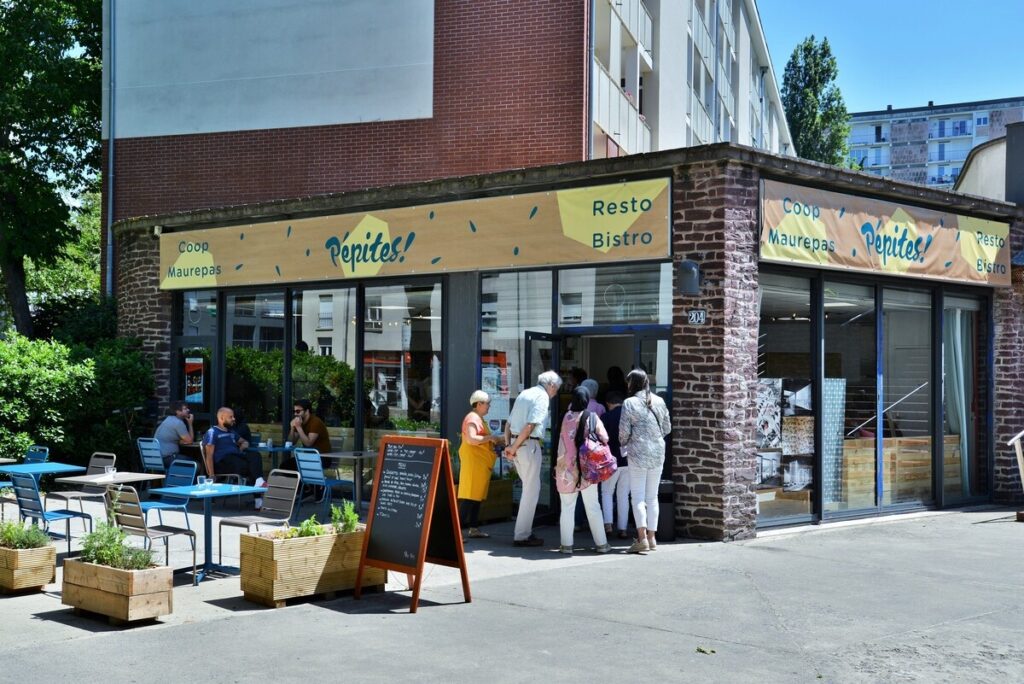 Devanture du restaurant coopératif Pépites dans le quartier de Maurepas