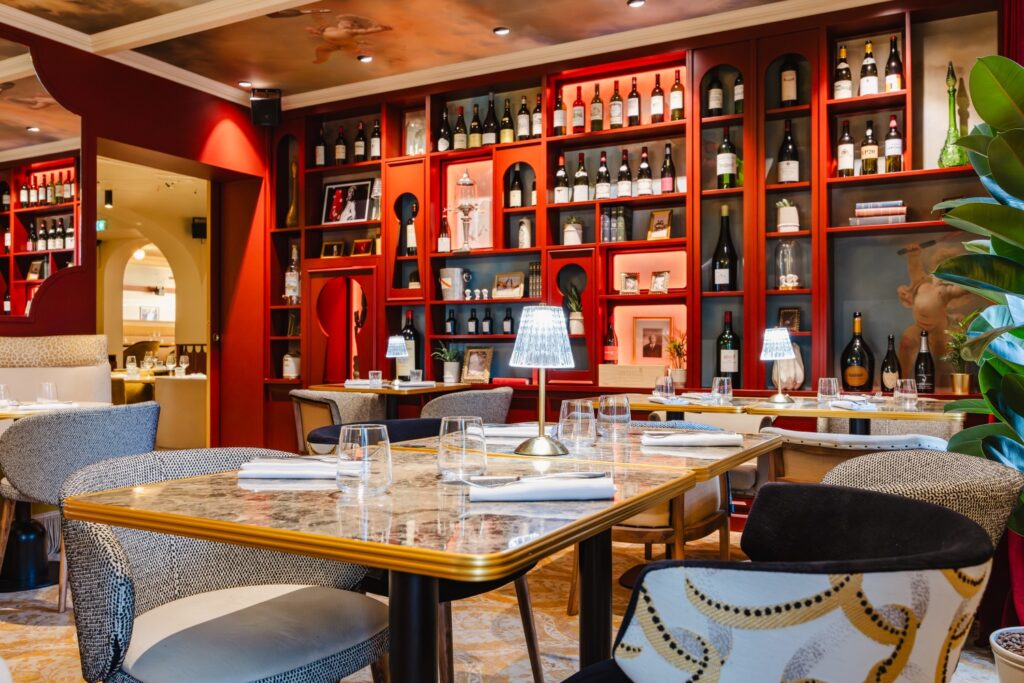 Salle de restaurant de la Brasserie JanJan