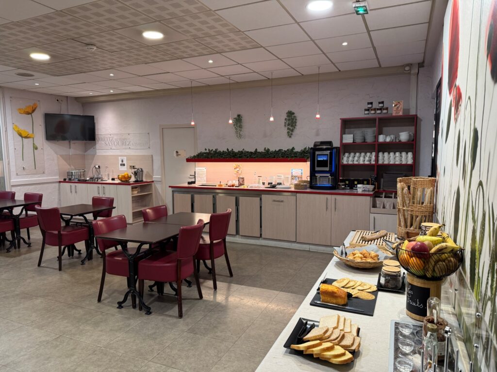 Salle de restaurant de l'Hôtel Kyriad Rennes Sud Chantepie