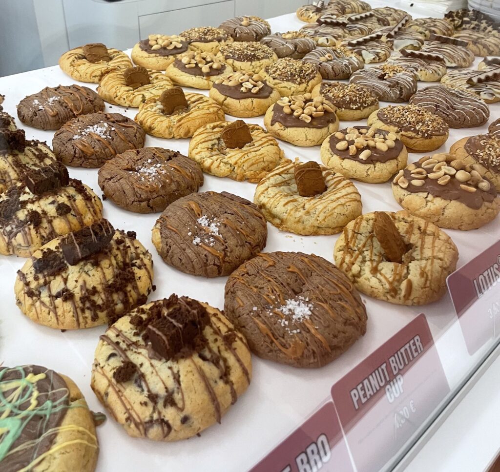 Les cookies de chez Jojo's Dough dans le magasin de Rennes rue Pont-aux-foulons