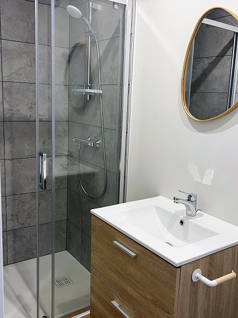 Salle de bain d'un studio des Logis du Canal