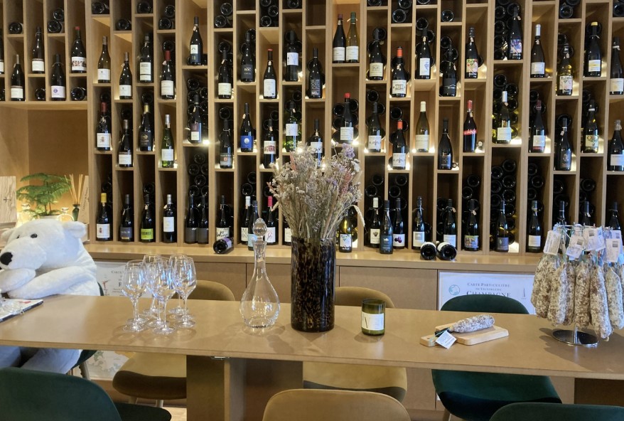 Tablée et bouteilles chez Bouteilles Bavardes