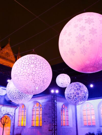 Illuminations du jardin du cloître pour l'Ouverture du cloître au cœur du Couvent des Jacobins 2025