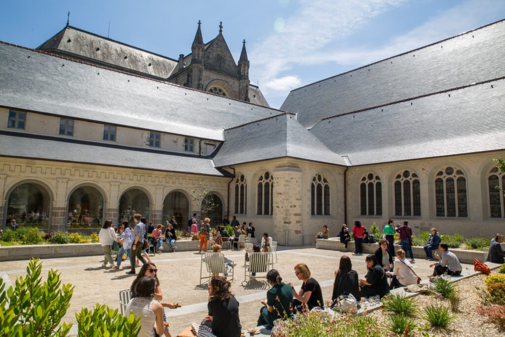 jardin-du-cloitre-elopix-fr-17107-29192