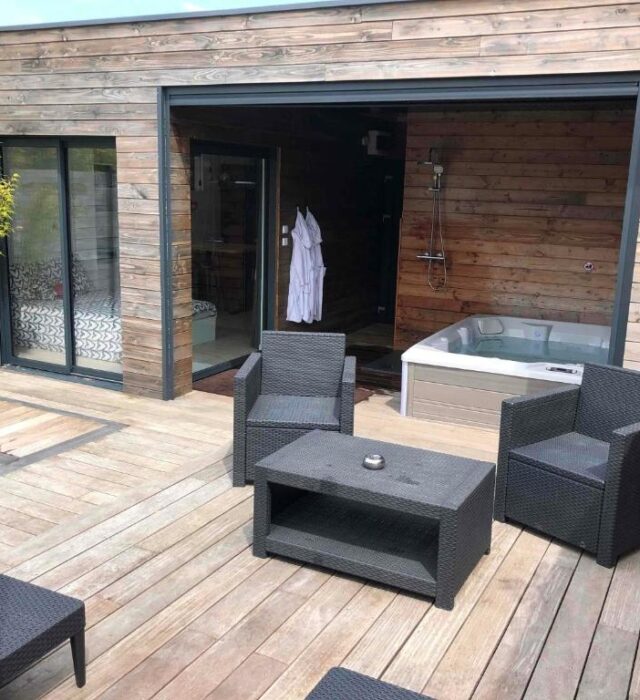 Salon et terrasse du gîte Le Loft