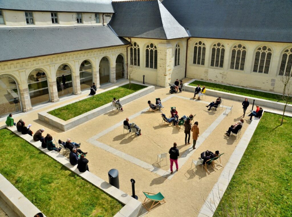 Le jardin du cloître du Couvent des Jacobins, vu depuis les étages.