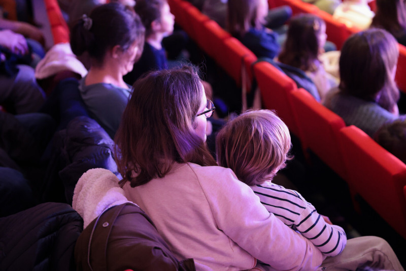Café Théâtre Le Bacchus - Le Monde de Léo en vacances